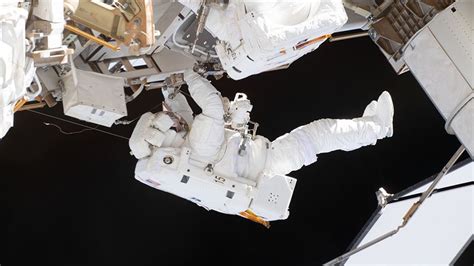 U­l­u­s­l­a­r­a­r­a­s­ı­ ­U­z­a­y­ ­İ­s­t­a­s­y­o­n­u­­n­a­ ­k­e­n­e­t­l­e­n­m­e­ ­k­a­p­ı­s­ı­ ­y­e­r­l­e­ş­t­i­r­i­l­d­i­
